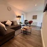 Franks Apt 1 - Outdoor Courtyard - Sleeps 6