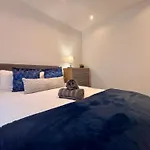 Franks Apt 1 - Outdoor Courtyard - Sleeps 6