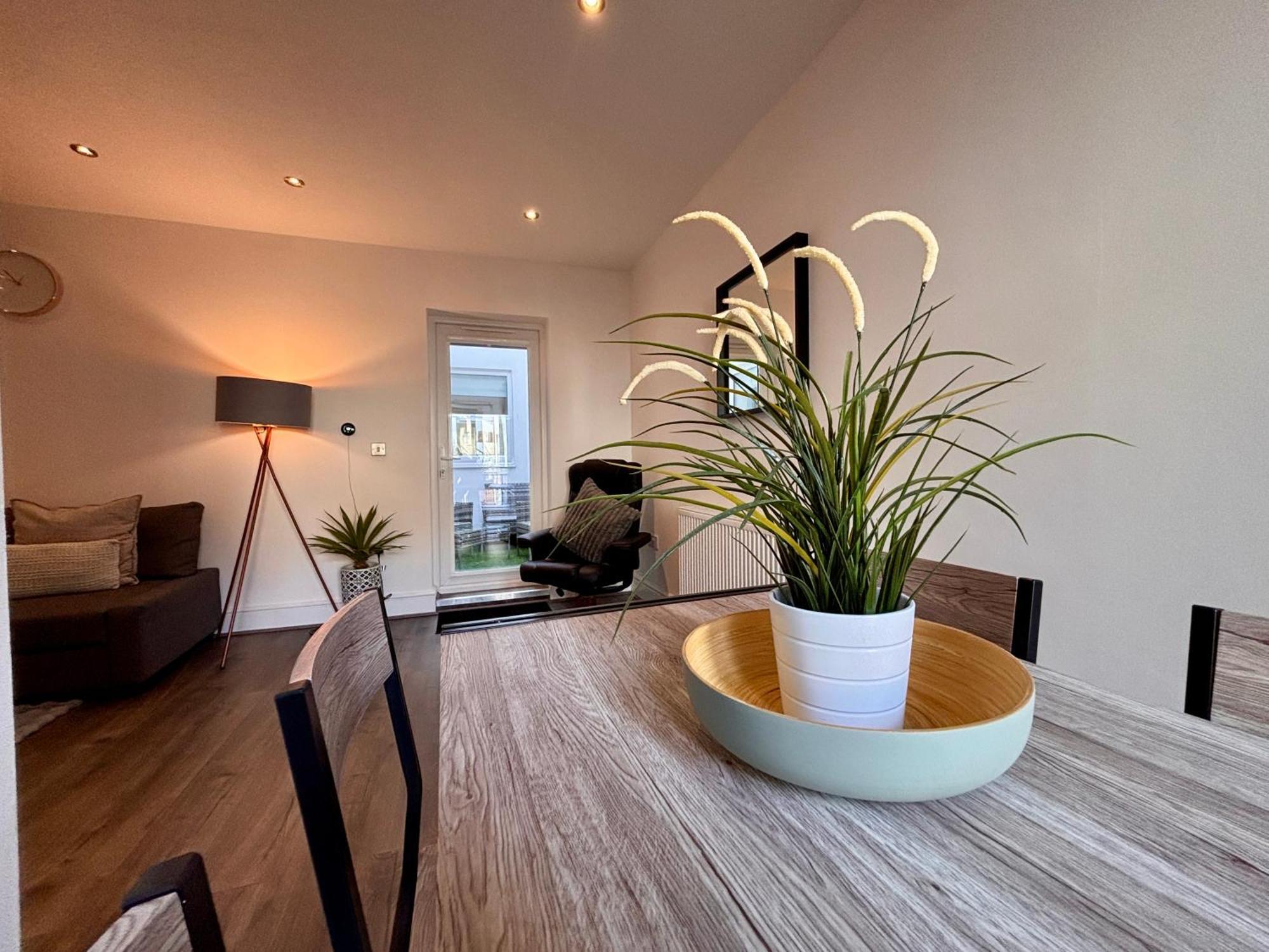 Apartment Franks 1 - Outdoor Courtyard - Sleeps 6 *