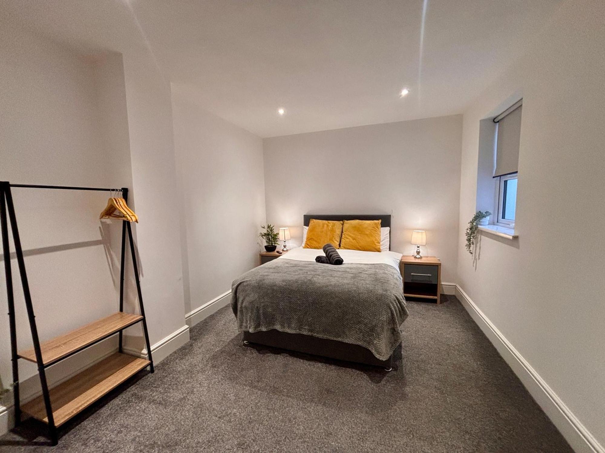 Franks 1 - Outdoor Courtyard - Sleeps 6 * Blackpool