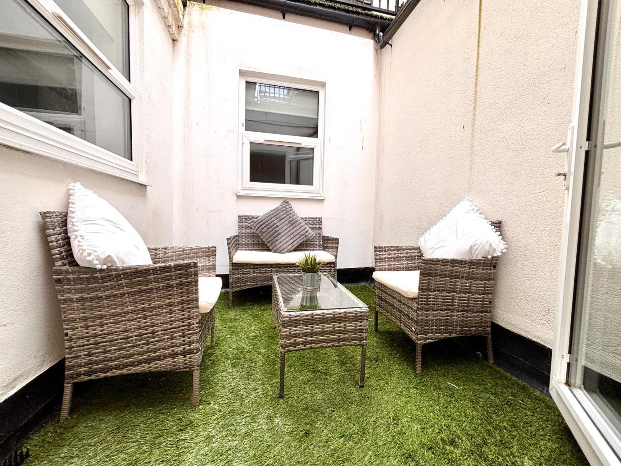 Apartment Franks 1 - Outdoor Courtyard - Sleeps 6 Blackpool