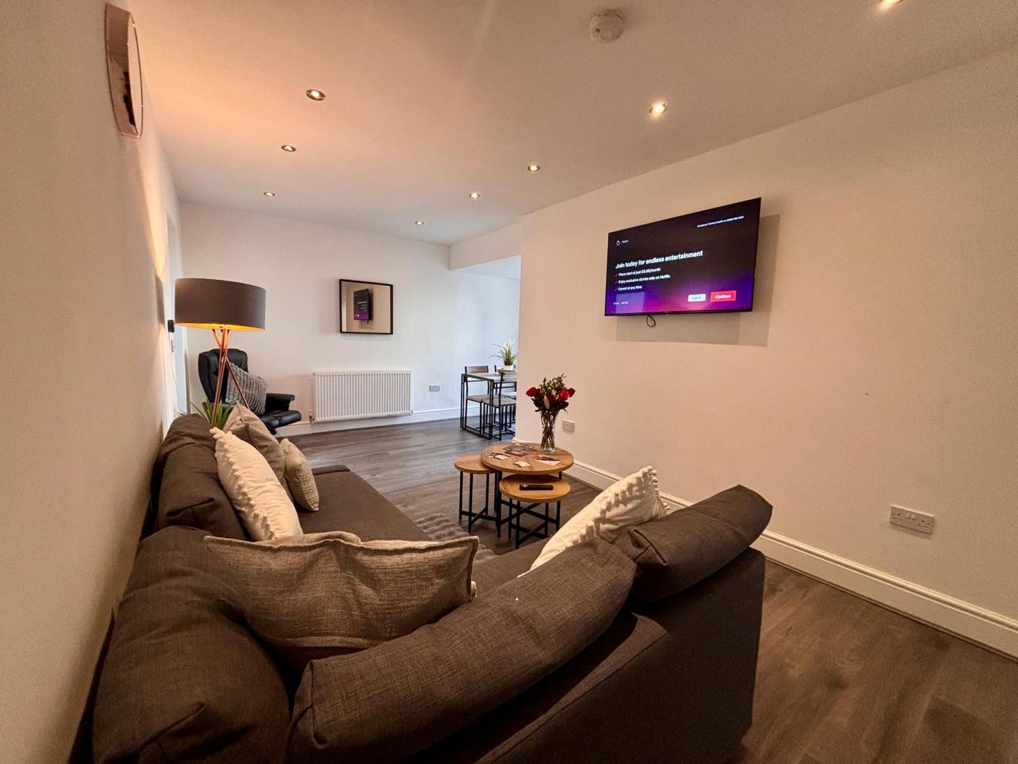 Apartment Franks 1 - Outdoor Courtyard - Sleeps 6 *