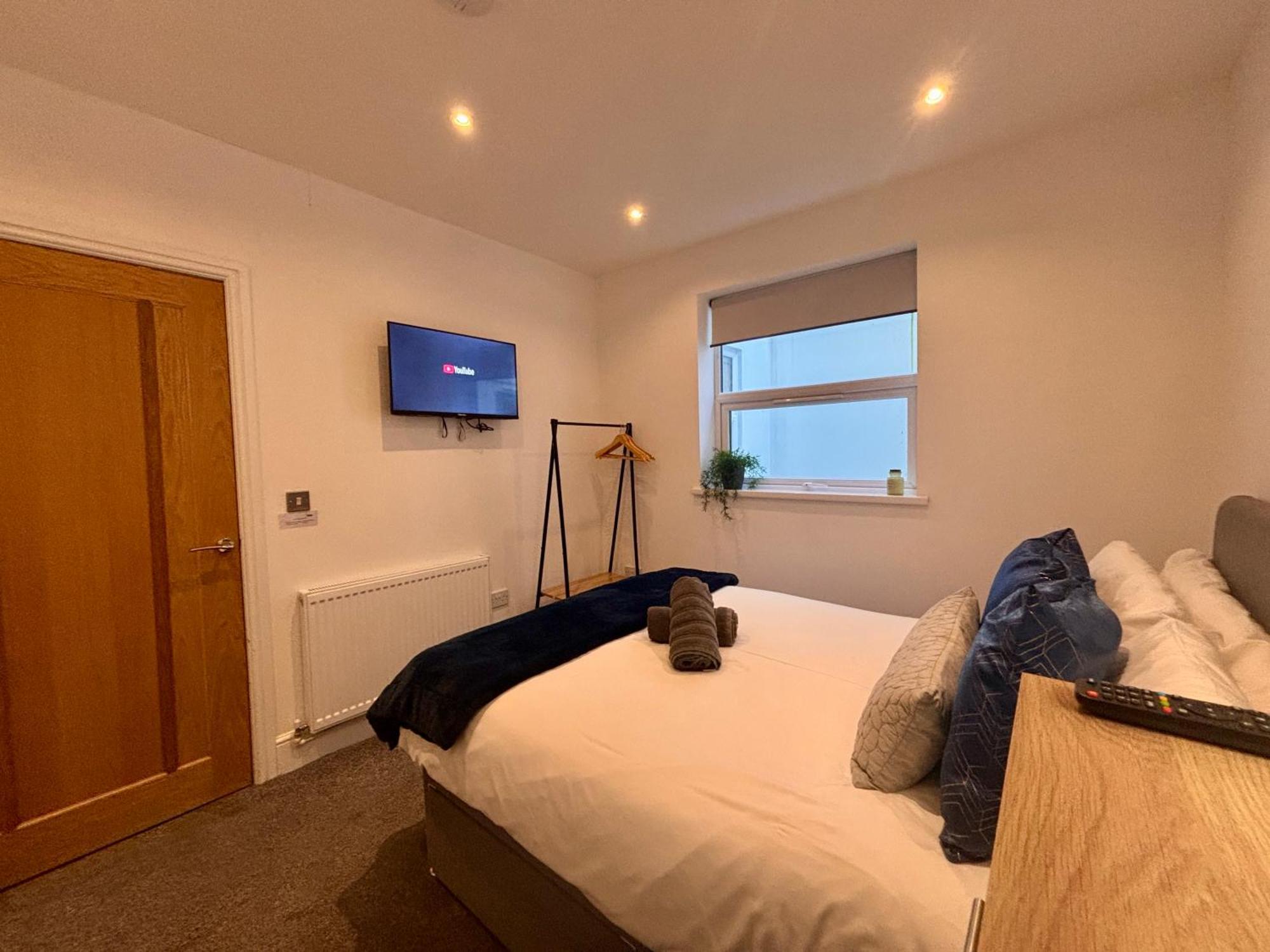Franks 1 - Outdoor Courtyard - Sleeps 6 Apartment Blackpool