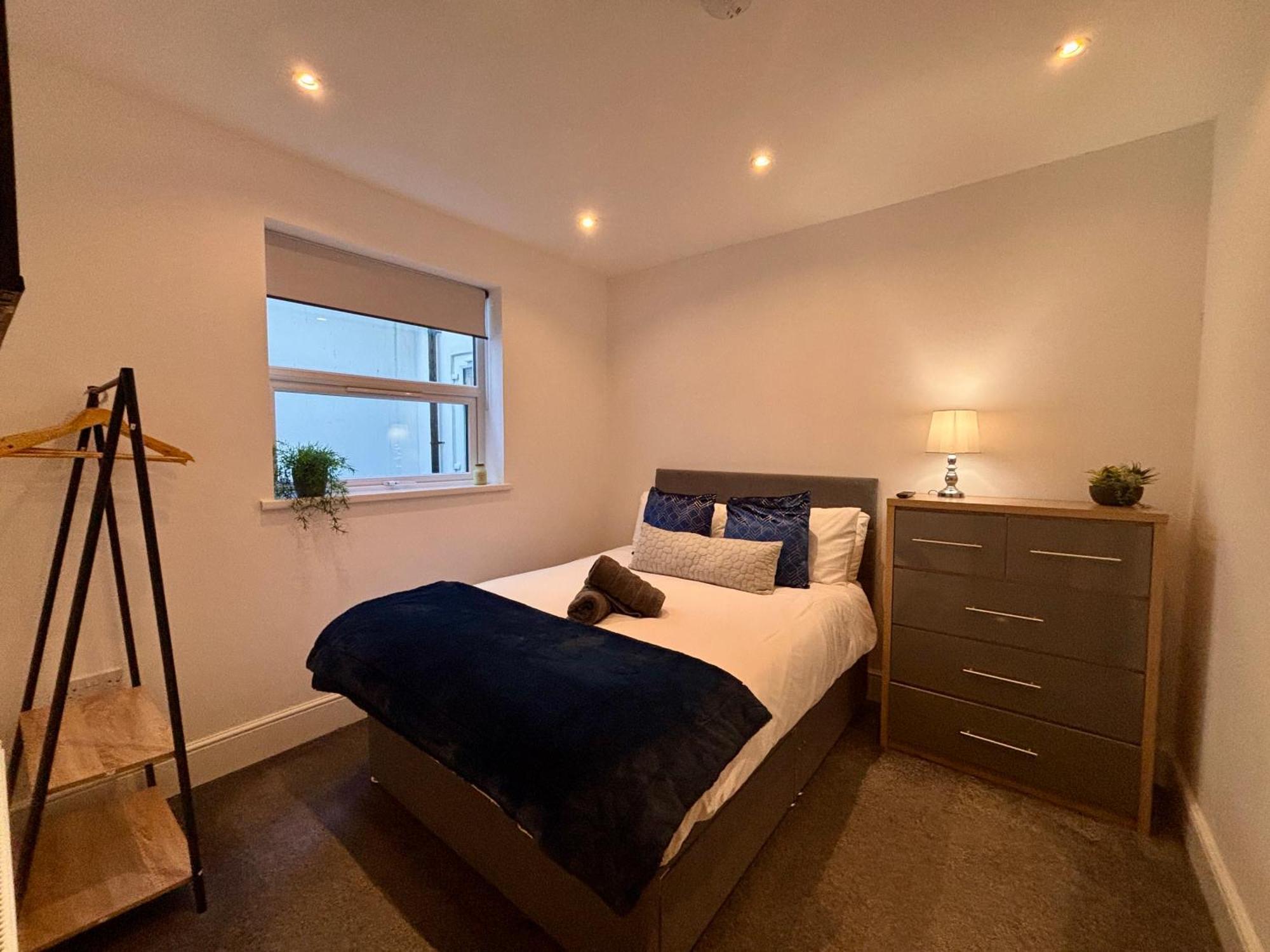 Franks 1 - Outdoor Courtyard - Sleeps 6 *
