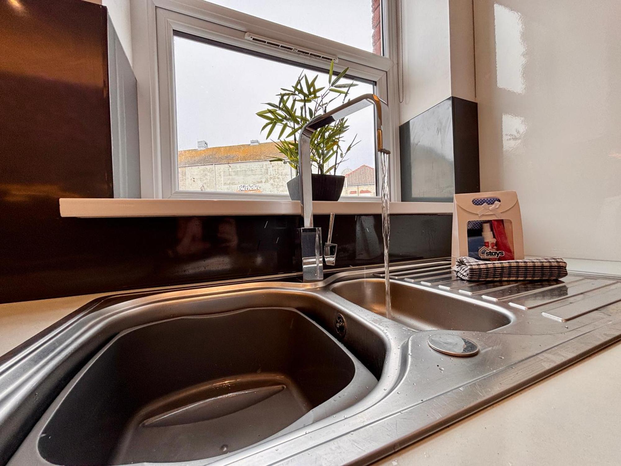 Franks 1 - Outdoor Courtyard - Sleeps 6 Blackpool